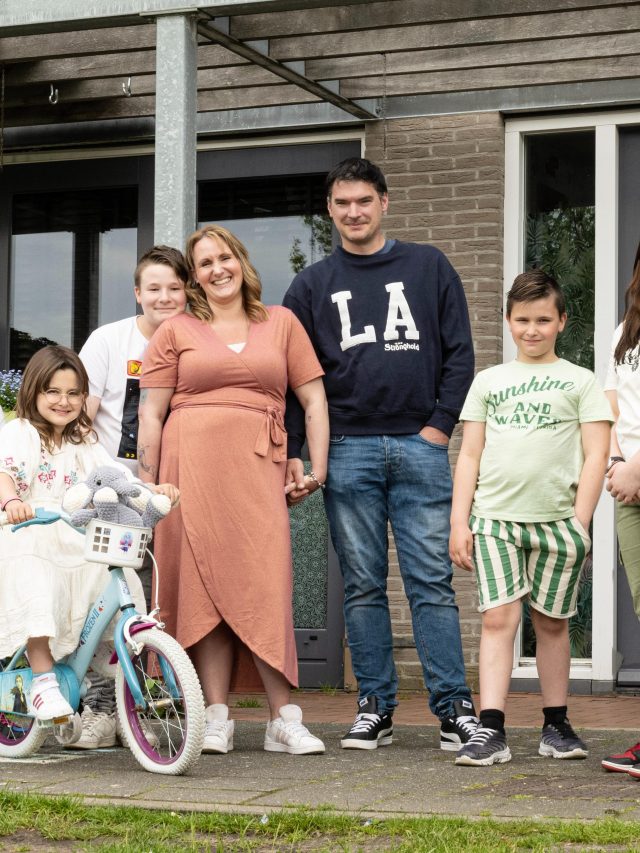 EXCLUSIEF: Familie Cudogham maakt spraakmakende comeback op televisie! | RTL Boulevard